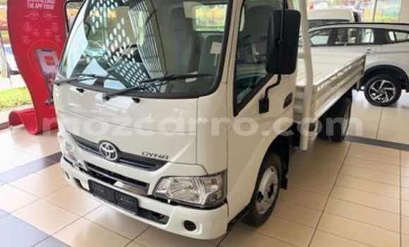 Comprar Usado Toyota Dyna Branco Carro em Moçambique em Nampula