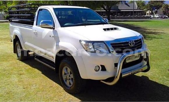 Buy Used Toyota Hilux White Car in Mocambique in Nampula Buy Used Toyota Hilux White Car in Mocambique in Nampula