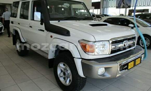 Buy Used Toyota Land Cruiser White Car in Maputo in Maputo