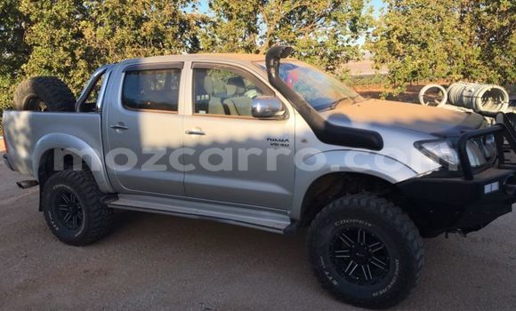Nunua Ilio tumika Toyota Hilux Nyeupe Gari ndani ya Maputo nchini Maputo