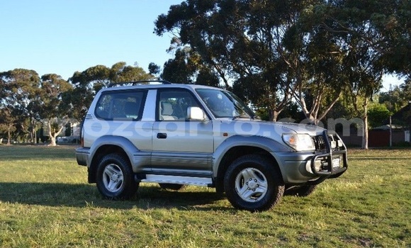 Nunua Ilio tumika Toyota Prado Nyeupe Gari ndani ya Maputo nchini Maputo