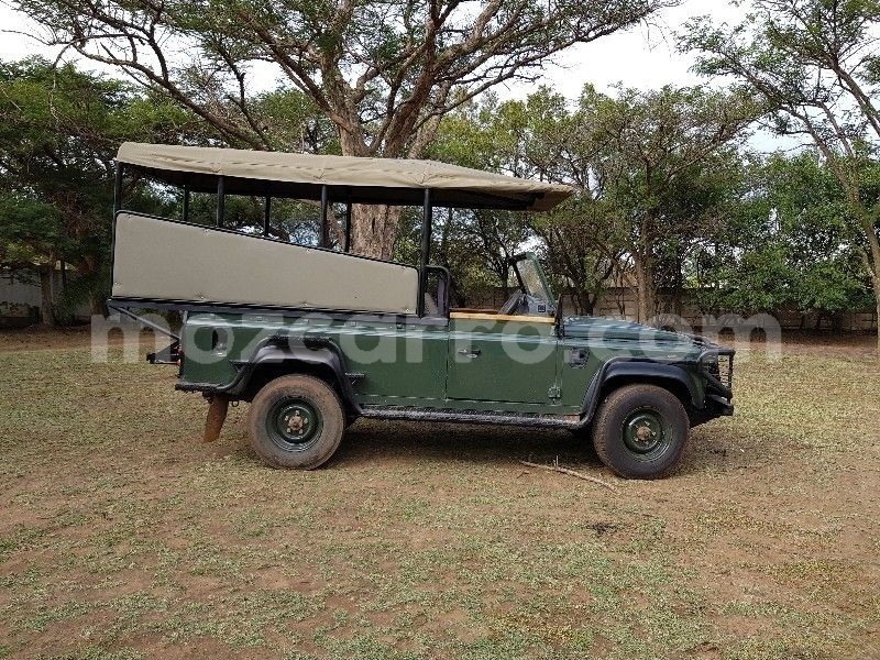 Big with watermark land rover defender maputo maputo 9238