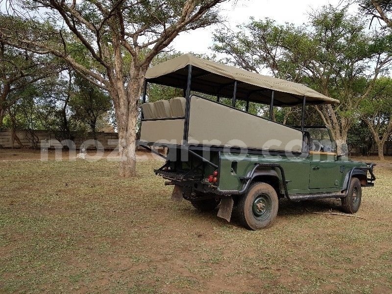 Big with watermark land rover defender maputo maputo 9238