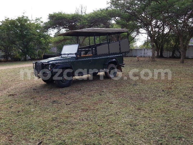 Big with watermark land rover defender maputo maputo 9238