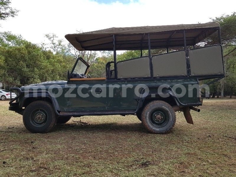 Big with watermark land rover defender maputo maputo 9238