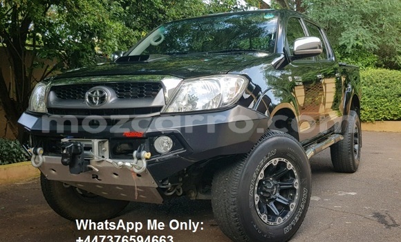 Buy Used Toyota Hilux White Car in Maputo in Maputo
