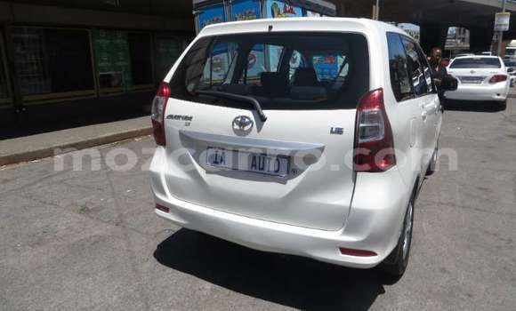 Comprar Usado Toyota Avanza Branco Carro em Mabalane em Gaza