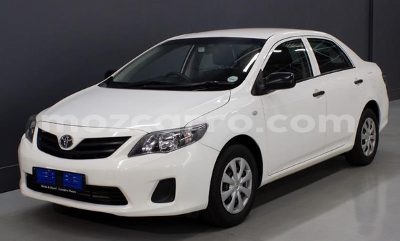 Comprar Usado Toyota Corolla Branco Carro em Maputo em Maputo