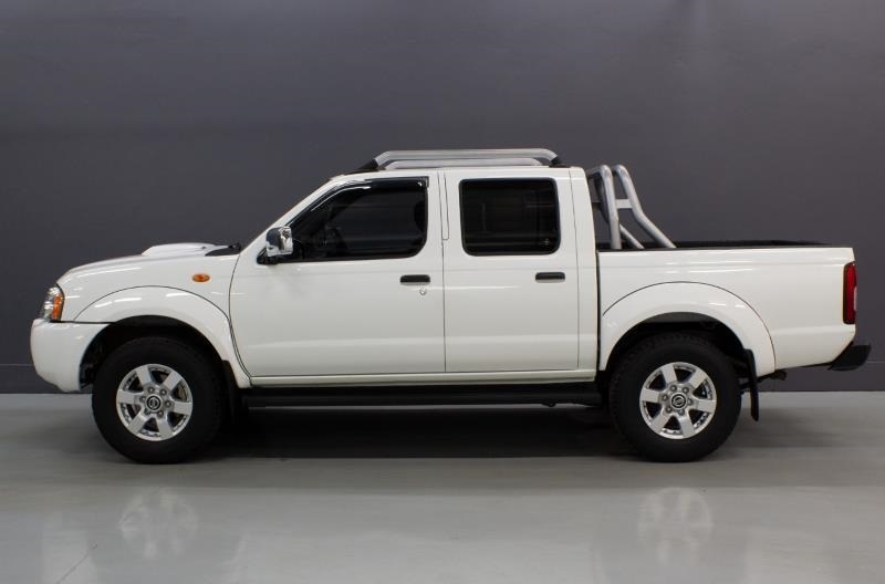 Nissan NP 300 For Sale in Mozambique at Best Prices
