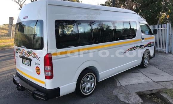 Buy Used Toyota Grand HiAce White Car in Beira in Sofala Buy Used Toyota Grand HiAce White Car in Beira in Sofala