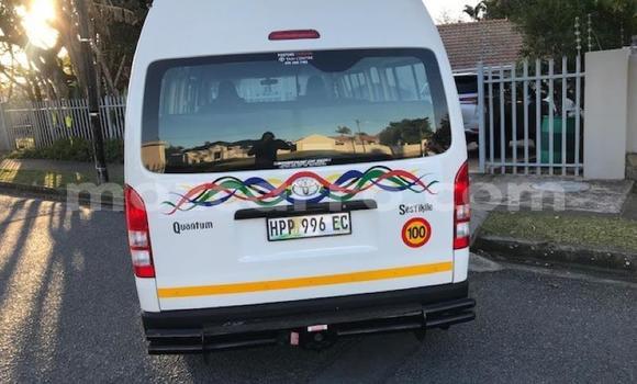 Buy Used Toyota Grand HiAce White Car in Beira in Sofala Buy Used Toyota Grand HiAce White Car in Beira in Sofala