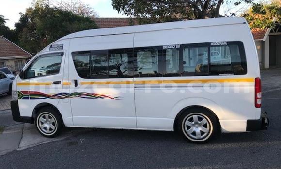 Buy Used Toyota Grand HiAce White Car in Beira in Sofala Buy Used Toyota Grand HiAce White Car in Beira in Sofala