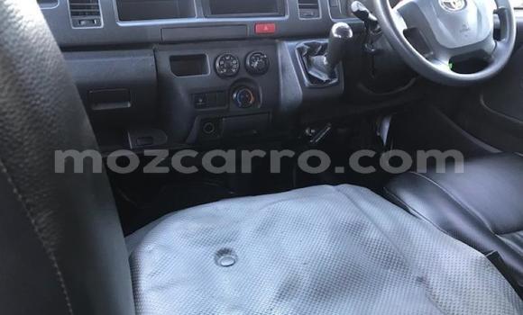 Buy Used Toyota Grand HiAce White Car in Beira in Sofala Buy Used Toyota Grand HiAce White Car in Beira in Sofala