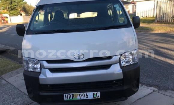 Buy Used Toyota Grand HiAce White Car in Beira in Sofala Buy Used Toyota Grand HiAce White Car in Beira in Sofala