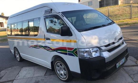 Buy Used Toyota Grand HiAce White Car in Beira in Sofala Buy Used Toyota Grand HiAce White Car in Beira in Sofala