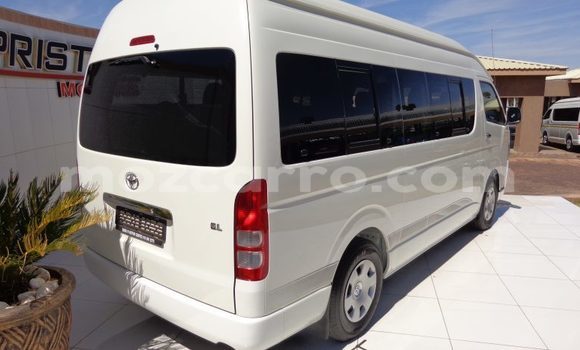 Nunua Ilio tumika Toyota Hiace Nyeupe Gari ndani ya Maputo nchini Maputo Nunua Ilio tumika Toyota Hiace Nyeupe Gari ndani ya Maputo nchini Maputo