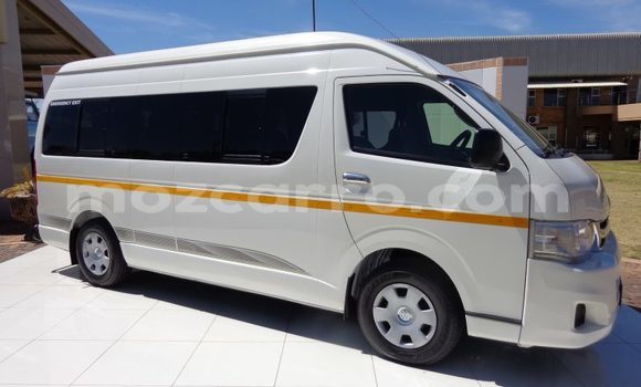 Nunua Ilio tumika Toyota Hiace Nyeupe Gari ndani ya Maputo nchini Maputo Nunua Ilio tumika Toyota Hiace Nyeupe Gari ndani ya Maputo nchini Maputo