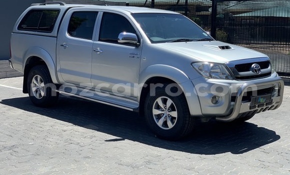 Comprar Usado Toyota Hilux Prata Carro em Maputo em Maputo