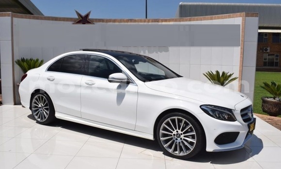 Comprar Usado Mercedes‒Benz 200 Branco Carro em Maputo em Maputo