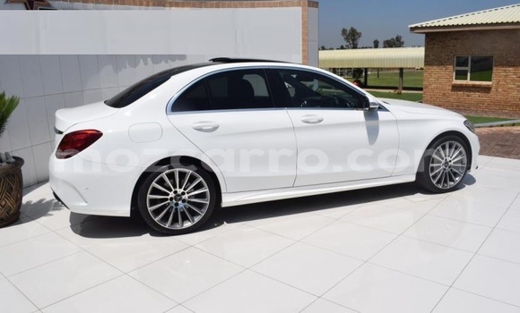 Nunua Ilio tumika Mercedes‒Benz 200 Nyeupe Gari ndani ya Maputo nchini Maputo Nunua Ilio tumika Mercedes‒Benz 200 Nyeupe Gari ndani ya Maputo nchini Maputo