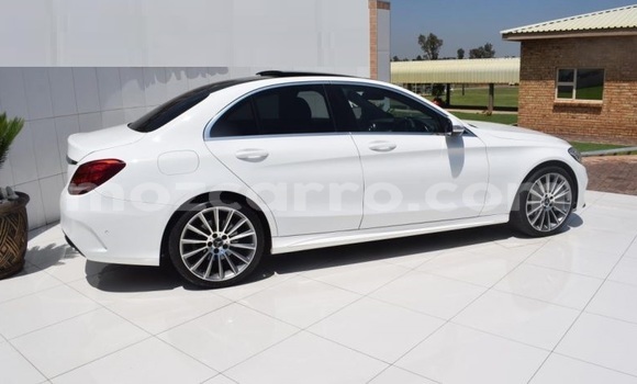 Nunua Ilio tumika Mercedes‒Benz 200 Nyeupe Gari ndani ya Maputo nchini Maputo Nunua Ilio tumika Mercedes‒Benz 200 Nyeupe Gari ndani ya Maputo nchini Maputo