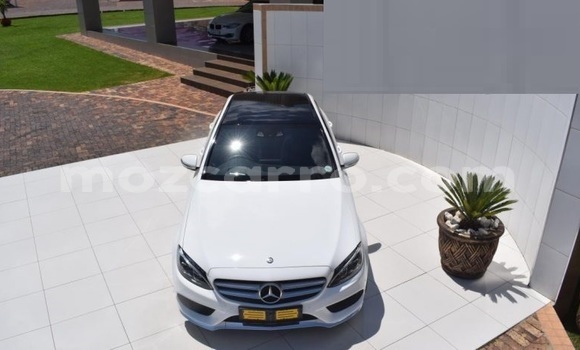 Nunua Ilio tumika Mercedes‒Benz 200 Nyeupe Gari ndani ya Maputo nchini Maputo Nunua Ilio tumika Mercedes‒Benz 200 Nyeupe Gari ndani ya Maputo nchini Maputo