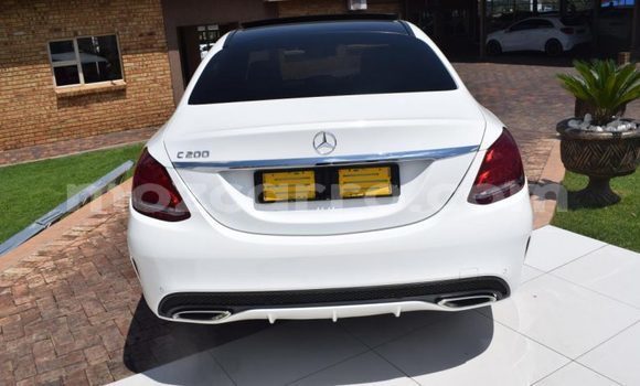 Nunua Ilio tumika Mercedes‒Benz 200 Nyeupe Gari ndani ya Maputo nchini Maputo Nunua Ilio tumika Mercedes‒Benz 200 Nyeupe Gari ndani ya Maputo nchini Maputo