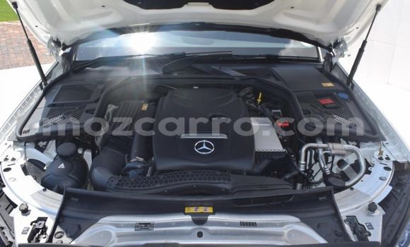 Nunua Ilio tumika Mercedes‒Benz 200 Nyeupe Gari ndani ya Maputo nchini Maputo Nunua Ilio tumika Mercedes‒Benz 200 Nyeupe Gari ndani ya Maputo nchini Maputo