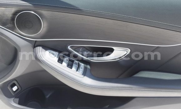 Nunua Ilio tumika Mercedes‒Benz 200 Nyeupe Gari ndani ya Maputo nchini Maputo Nunua Ilio tumika Mercedes‒Benz 200 Nyeupe Gari ndani ya Maputo nchini Maputo