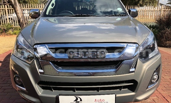 Nunua Ilio tumika Isuzu KB Fedha Gari ndani ya Maputo nchini Maputo Nunua Ilio tumika Isuzu KB Fedha Gari ndani ya Maputo nchini Maputo