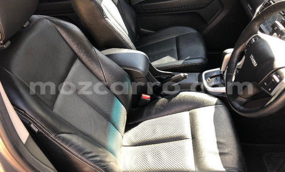 Nunua Ilio tumika Isuzu KB Fedha Gari ndani ya Maputo nchini Maputo Nunua Ilio tumika Isuzu KB Fedha Gari ndani ya Maputo nchini Maputo