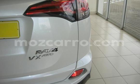 Nunua Ilio tumika Toyota RAV4 Nyeupe Gari ndani ya Maputo nchini Maputo Nunua Ilio tumika Toyota RAV4 Nyeupe Gari ndani ya Maputo nchini Maputo
