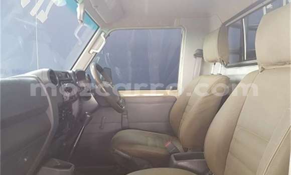 Nunua Ilio tumika Toyota Land Cruiser Brown Gari ndani ya Maputo nchini Maputo Nunua Ilio tumika Toyota Land Cruiser Brown Gari ndani ya Maputo nchini Maputo