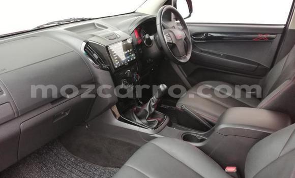 Comprar Usado Isuzu KB Vermelho Carro em Maputo em Maputo Comprar Usado Isuzu KB Vermelho Carro em Maputo em Maputo
