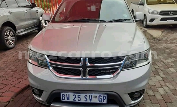 Comprar Usado Dodge Journey Prata Carro em Mutarara em Tete