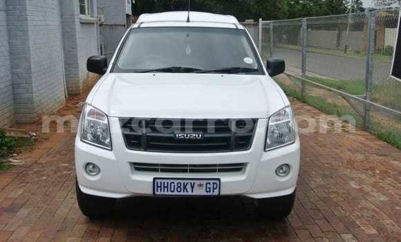 Nunua Ilio tumika Isuzu KB Nyeupe Gari ndani ya Maputo nchini Maputo Nunua Ilio tumika Isuzu KB Nyeupe Gari ndani ya Maputo nchini Maputo