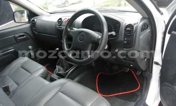 Nunua Ilio tumika Isuzu KB Nyeupe Gari ndani ya Maputo nchini Maputo Nunua Ilio tumika Isuzu KB Nyeupe Gari ndani ya Maputo nchini Maputo