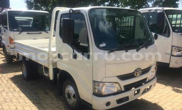 Comprar Usado Toyota Dyna Branco Carro em Beira em Sofala Comprar Usado Toyota Dyna Branco Carro em Beira em Sofala