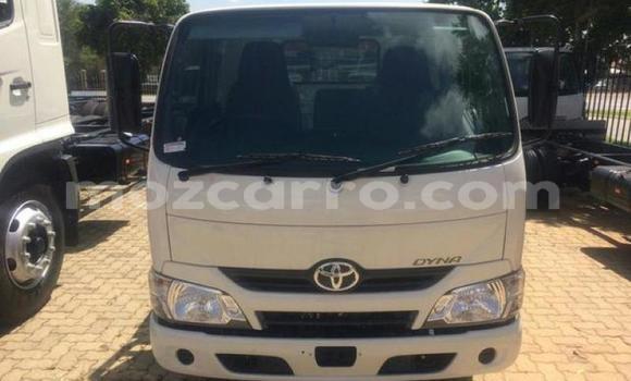 Comprar Usado Toyota Dyna Branco Carro em Beira em Sofala Comprar Usado Toyota Dyna Branco Carro em Beira em Sofala