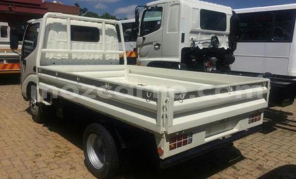 Comprar Usado Toyota Dyna Branco Carro em Beira em Sofala Comprar Usado Toyota Dyna Branco Carro em Beira em Sofala