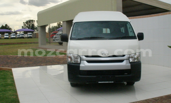 Nunua Ilio tumika Toyota Hiace Nyeupe Gari ndani ya Maputo nchini Maputo Nunua Ilio tumika Toyota Hiace Nyeupe Gari ndani ya Maputo nchini Maputo
