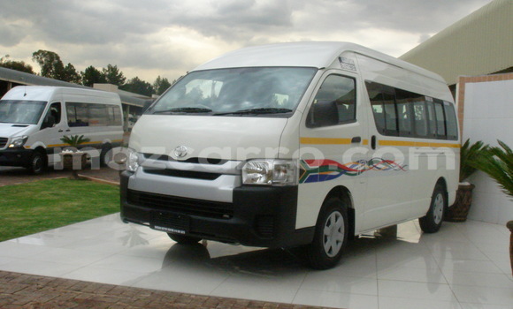 Nunua Ilio tumika Toyota Hiace Nyeupe Gari ndani ya Maputo nchini Maputo Nunua Ilio tumika Toyota Hiace Nyeupe Gari ndani ya Maputo nchini Maputo