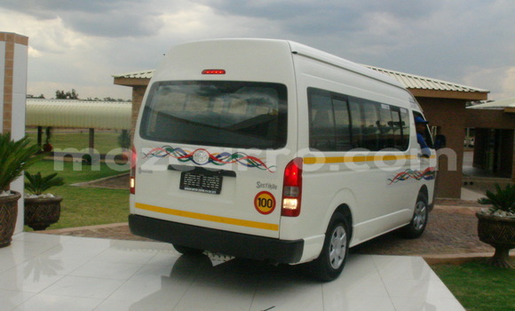 Nunua Ilio tumika Toyota Hiace Nyeupe Gari ndani ya Maputo nchini Maputo Nunua Ilio tumika Toyota Hiace Nyeupe Gari ndani ya Maputo nchini Maputo