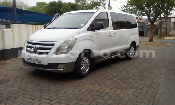 Tenga Tsaru Hyundai H1 Sirivha Mota in Achachinja in Tete Tenga Tsaru Hyundai H1 Sirivha Mota in Achachinja in Tete