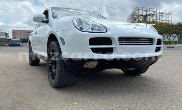 Comprar Usado Porsche Cayenne Branco Carro em Mutarara em Tete