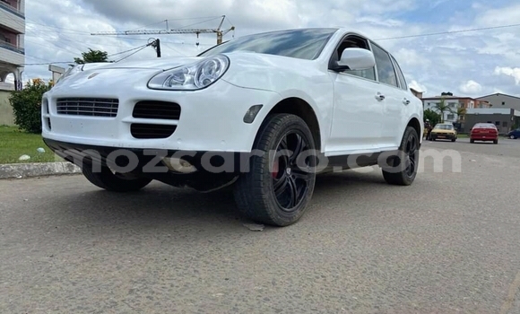 Tenga Tsaru Porsche Cayenne Chena Mota in Achachinja in Tete Tenga Tsaru Porsche Cayenne Chena Mota in Achachinja in Tete