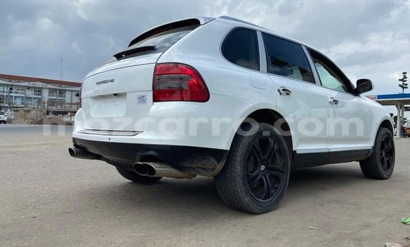 Tenga Tsaru Porsche Cayenne Chena Mota in Achachinja in Tete Tenga Tsaru Porsche Cayenne Chena Mota in Achachinja in Tete