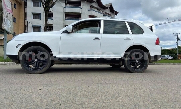 Tenga Tsaru Porsche Cayenne Chena Mota in Achachinja in Tete Tenga Tsaru Porsche Cayenne Chena Mota in Achachinja in Tete