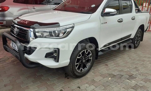 Tenga Tsaru Toyota Hilux Chena Mota in Achachinja in Tete Tenga Tsaru Toyota Hilux Chena Mota in Achachinja in Tete