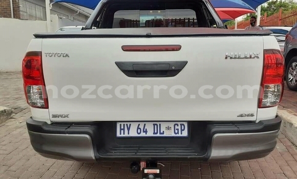 Tenga Tsaru Toyota Hilux Chena Mota in Achachinja in Tete Tenga Tsaru Toyota Hilux Chena Mota in Achachinja in Tete